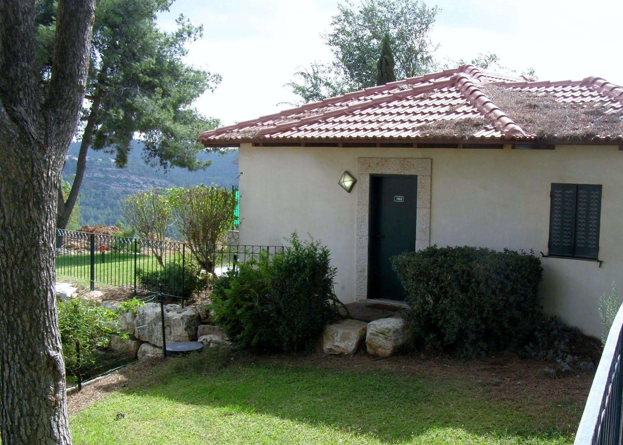 Shoresh Green Hills Family Suites Hotel Dış mekan fotoğraf