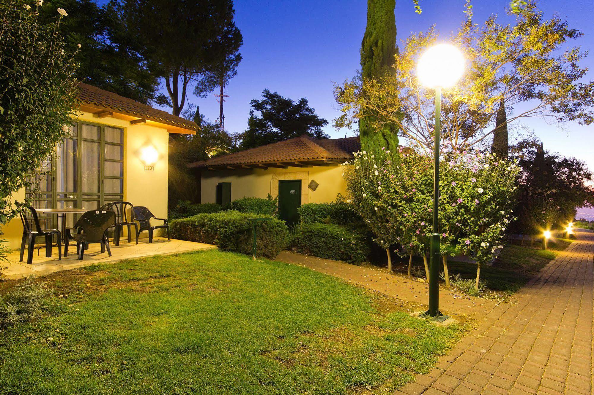 Shoresh Green Hills Family Suites Hotel Dış mekan fotoğraf