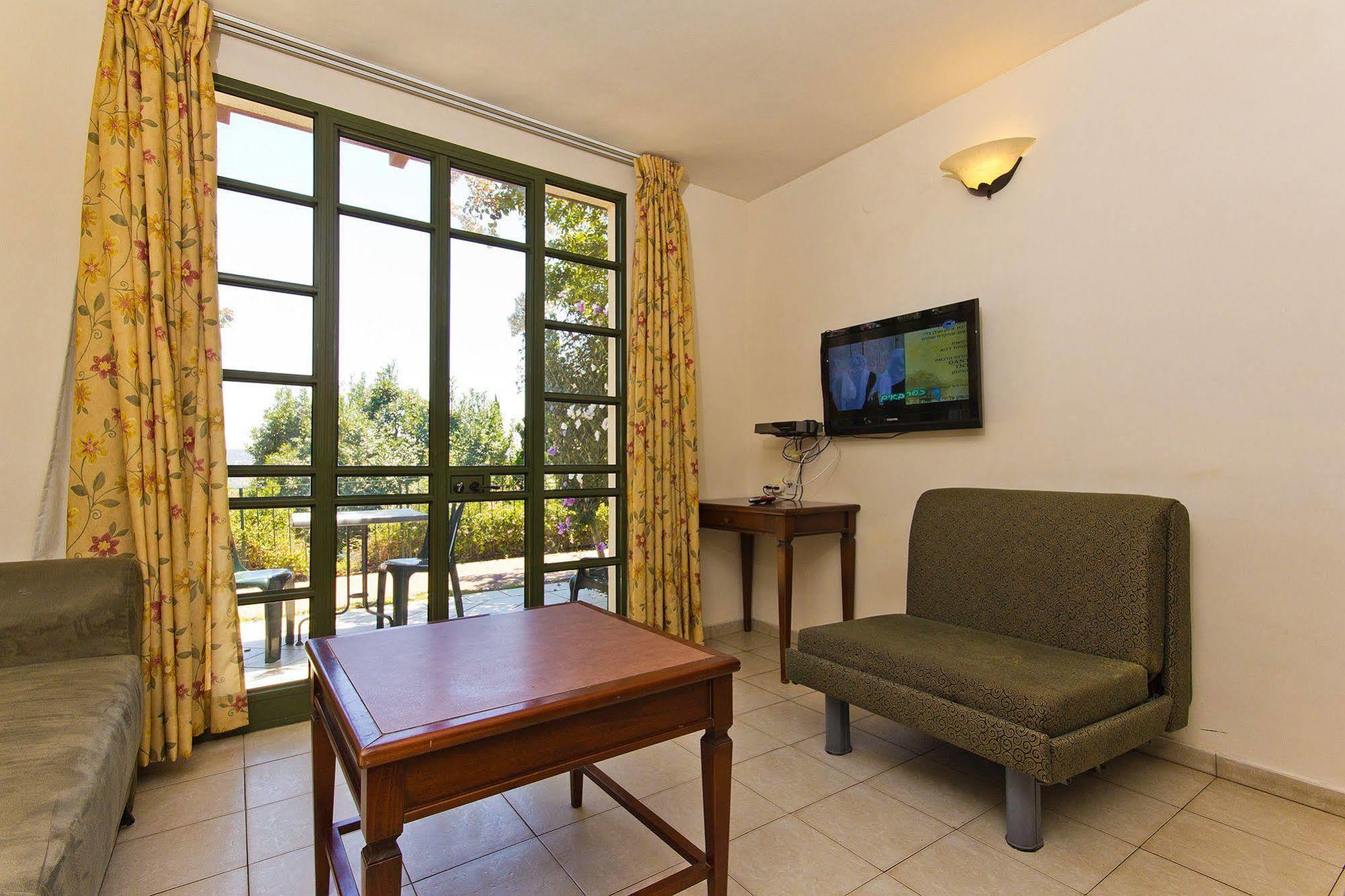 Shoresh Green Hills Family Suites Hotel Dış mekan fotoğraf