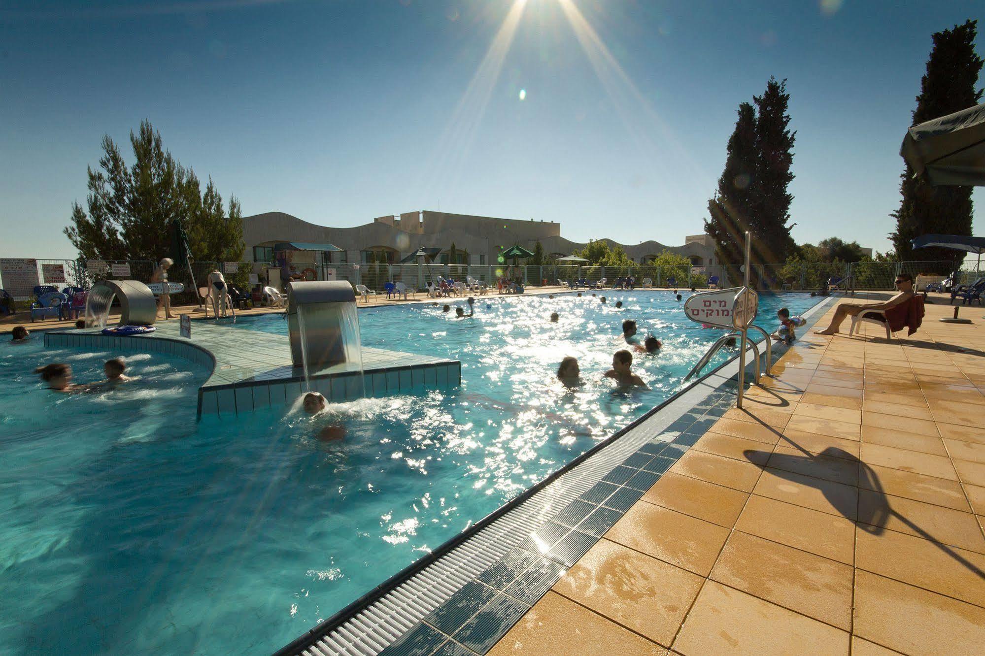 Shoresh Green Hills Family Suites Hotel Dış mekan fotoğraf